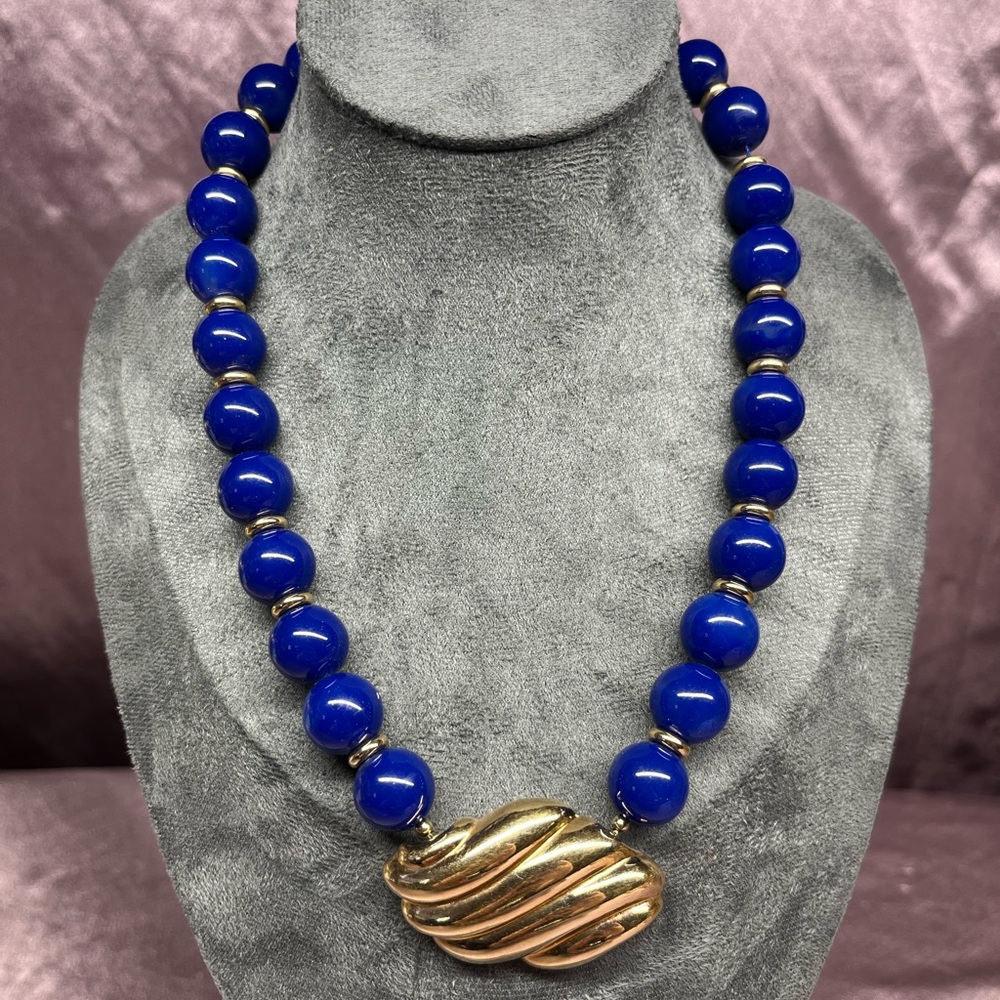 Vintage AVON Blue and gold tone Beaded necklace 17”